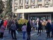 В Ужгороде протестуют против выборочного карантина.