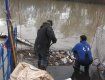 Сусіди-угорці знову встали "на дибки": із Закарпаття вода несе купи сміття