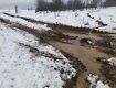 В Закарпатье грузовик со срубленным лесом уничтожают дороги в селах