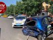 Пьяный мойщик устроил ДТП в Киеве: Угнал Mercedes, и чуть не снес остановку с людьми
