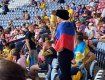На матче Украина-Швеция украинцы устроили "теплый" прием парню с российским триколором 