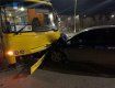 Не везет: В Ужгороде хозяин Ford Focus, пострадавшего от пожарной машины, попал в новое ДТП