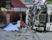 На трассе Львов-Ужгород грузовик разнес магазин, есть погибшие - видео момента 