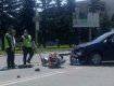 Мотоцикліст дивом залишився живий: Аварію в Ужгороді зафіксували відеокамери