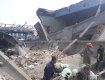 Под завалами могут находиться люди: В Закарпатье обвалилось здание бывшего кинотеатра (