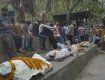 Очередь на кремацию в городе Газиабад, штат Уттар-Прадеш.