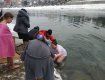 В Закарпатье празднуют Крещение Господне и окунаются в ледяную воду 