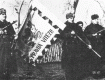 Чехословацкие военнослужащие в СССР с боевым знаменем "Правда побеждает" 1944
