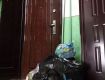 Житель Ужгорода вычислил соседей, которые выкидывали мусор у него под окнами