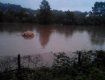 В Закарпатье из-за разлива реки спасатели перекрыли дорогу 