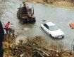 Автомобиль сошел с трехметровой высоты прямо в реку Репинка