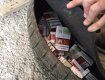 Украинец собирался вывезти за границу сигареты в "запаске" и тайнике
