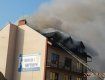 На вулиці Фединця в Ужгороді горить торгово-офісний центр