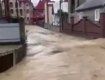 Паводок в Закарпатье: На улицах такие реки, что может и человека снести