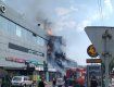 В Ужгороде ТЦ "Токио" охватил огонь 