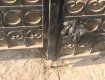 В Закарпатье к воротам дома местного депутата прикрепили гранату 