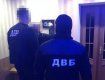 Мошенника-вымогателя из Закарпатья "накрыла" полиция: Найдено горы денег в разных валютах 