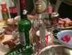 Дорогой алкоголь, "поляна" и телефоны: Как в Ужгороде "сидят" за решеткой опасные преступники