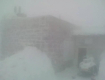 Гору Поп Иван в Закарпатье до сих пор заметает снегом 