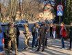 В центре Ужгорода громкое задержание: Группу рэкетиров "повязали" просто возле здания СБУ