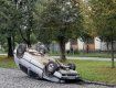 ДТП в Мукачево: Автомобиль по непонятным причинам "приземлился" на крышу