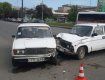 Столкнулись два автомобиля марки ВАЗ - "шестерка" и "семерка"