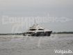 Янукович путешествует по Волге на трехпалубной яхте