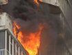В Ужгороде ярким пламенем загорелась многоэтажка около "Токио"