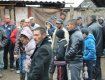 Под горотделом милиции Мукачево собралась толпа разъяренных цыган