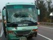 Автобус «Isuzu» столкнулся с автомобилем «Volkswagen Transporter»