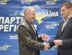 Вручав партійні квитки голова Ужгородської організації Олег Адамчук