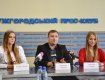 Беатріса Міндак та Анастасія Костич на прес-конференції в Ужгороді.