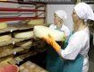 Для изготовления одной головки сыра нужно 450 литров молока