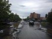 Дорога по улице Можайского разбита полностью, но власти Ужгорода этого не видят