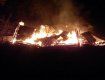 Свалява: пожар в деревянных новостройках тушили местные спасатели