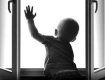 В Ужгороде 3-летний малыш на время остался в детской комнате сам
