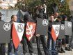 Более 400 активистов местных неонацистских организаций намеревались пройти маршем по району Янов города Литвинов