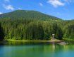 Озеро Синевир відноситься до семи природних чудес України.