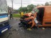 Хустські рятувальники деблокували постраждалого в ДТП із понівеченого автомобіля