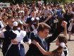 В Ужгороді зі школою прощалися більше восьми сотень випускників.