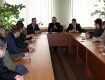 На зустріч з волонтерами завітали начальник хустської міліції Василь Турдай.