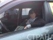 Авто с надписями"Пашинского– в тюрьму!"ездит вокруг Верховной Рады с микрофонами