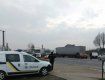 Трем российским грузовикам полиция помогла проехать