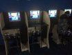 Внутри полицейские увидели 12 компьютеров для азартных игр