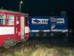 В Чехии пассажирская электричка столкнулась с грузовиком