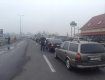 В Чопе конец очереди из автомобилей теряется в тумане