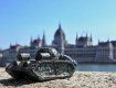 В Венгрии возле парламента установили мини-скульптуру выполненную ужгородцем