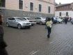Автомобили в пешеходной зоне Старого Ужгорода