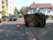 ДТП в Киеве: "Мазду" выкинуло на тротуар