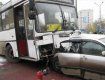 В Донецке столкнулись две крутые иномарки и автобус